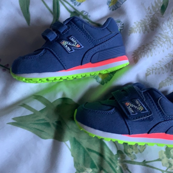 NWOB Toddler 6.5 Wide Velcro New Balance-Vivid - Picture 4 of 5
